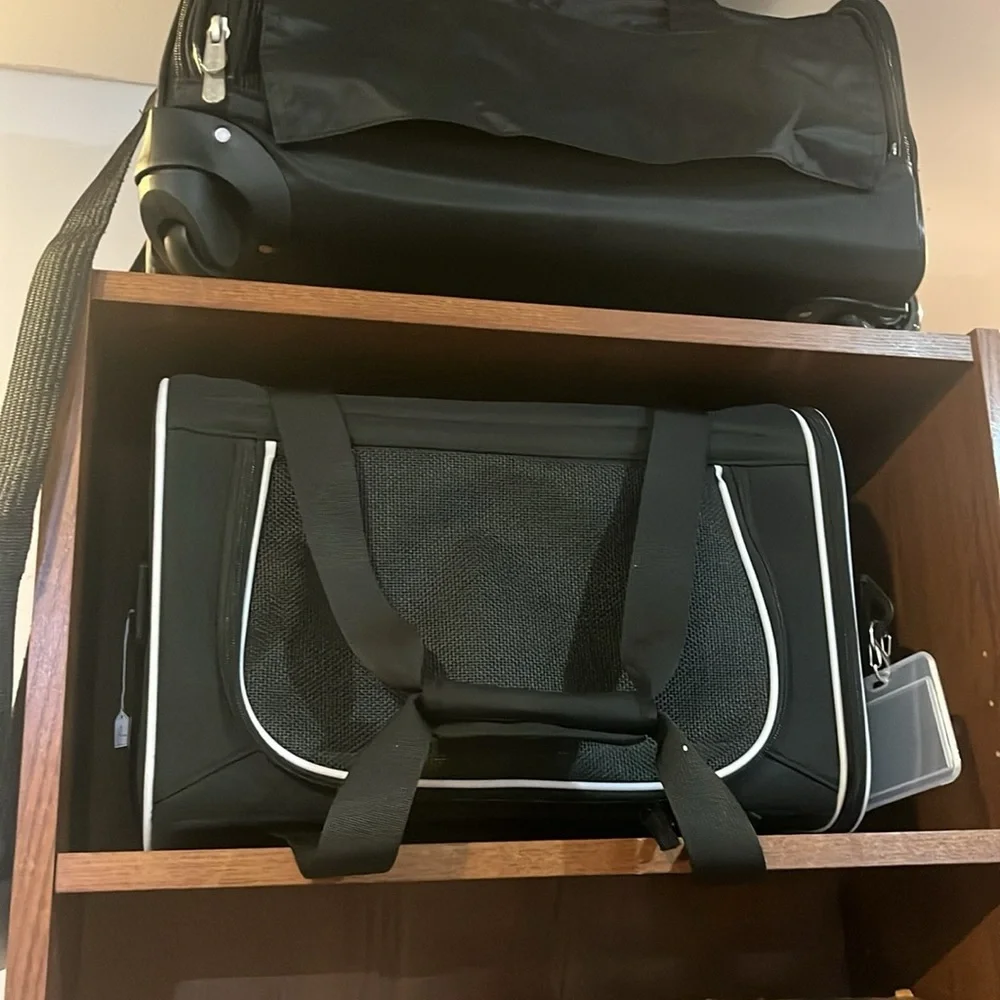 Dog/cat carrier never used